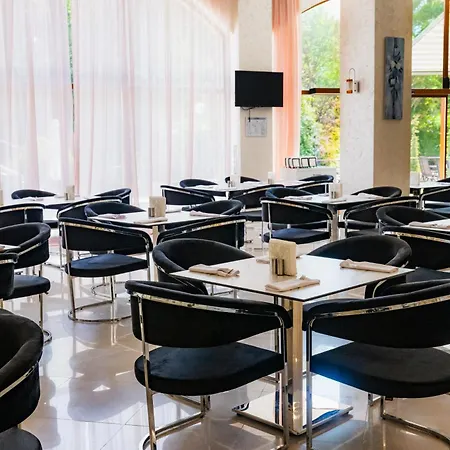 فندق Continental 4*